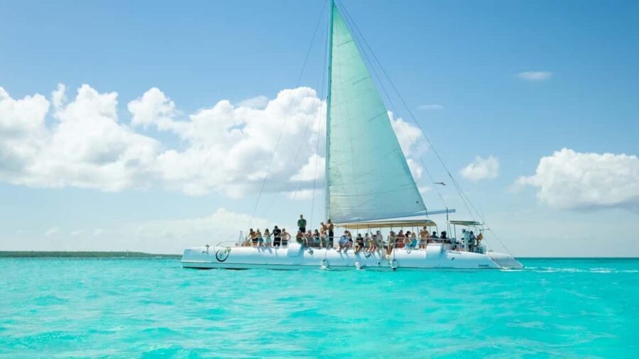 SAONA ISLAND: Catamaran Boat with Open Bar, Lunch and More.. - From pickup to Bayahibe: the 75-minute van start