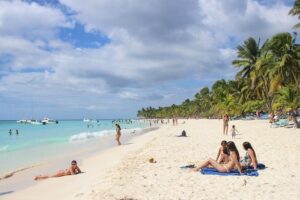 Saona Island Excursion by Catamaran and Speedboat - Getting There: Pickup From Punta Cana and the Multiple-Transfer Rhythm