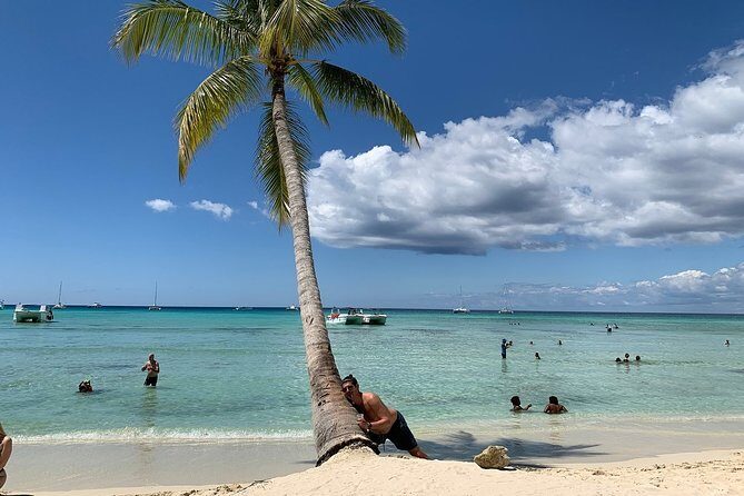 Saona Island Excursion by Catamaran and Speedboat (Full Day) - Natural pool stop on the return: a calmer bonus