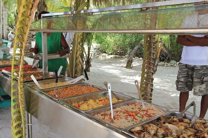 Saona island full day tours - catamarán party from santo domingo - The catamaran party ride back: music, entertainers, and drinks