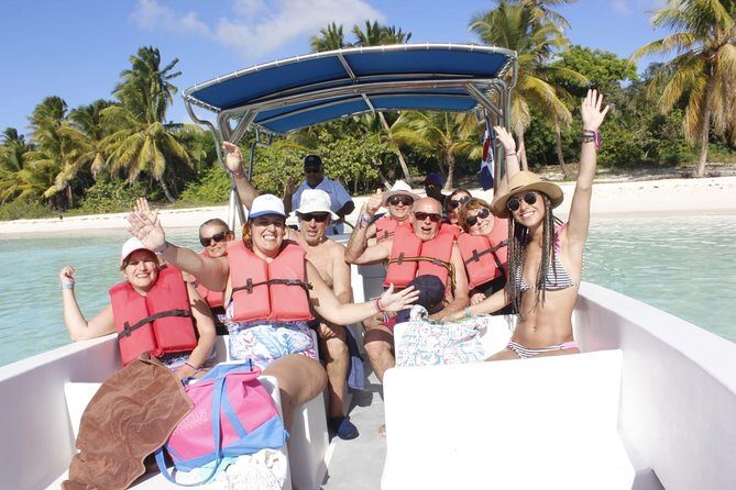 Saona Vip speedboat - Lunch on Saona: buffet, premium drinks, and shade