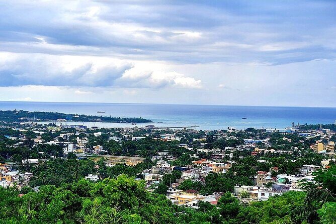 Sightseeing and City Tour in Puerto Plata - Stop 5: Tropical Paradise Jewelry and Cigar Store—watch, then sample