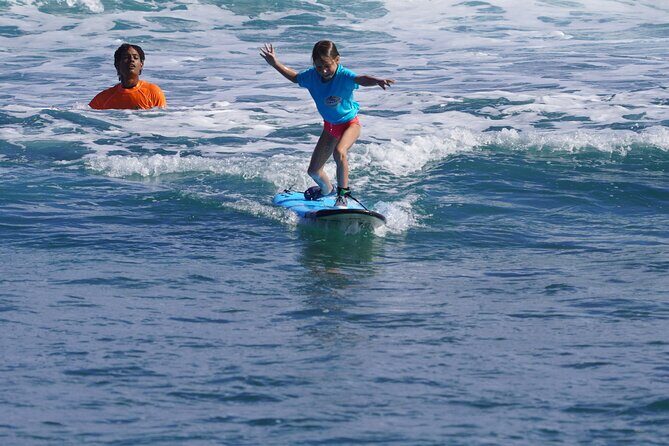 Surfing lesson at beautiful beach Playa Encuentro - Who this surf lesson suits best (and who should adjust expectations)