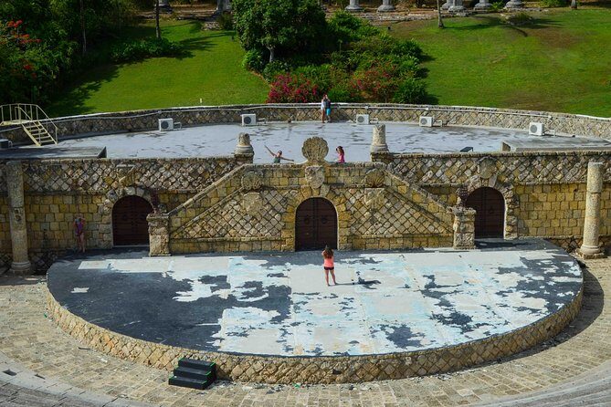 Visit To Altos de Chavón - Refreshments and comfort: don’t let a small gap ruin the day