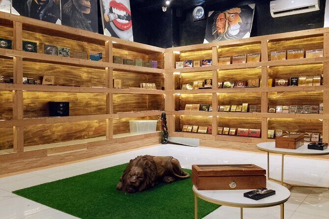 World Mart Souvenirs Store - Free Pick-up / Drop-off - Ceramics and fabrics: the craft details worth paying attention to