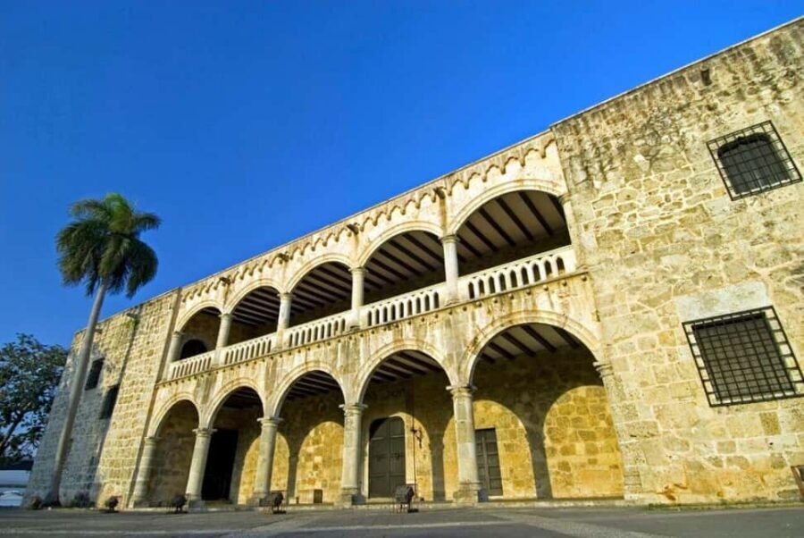 Zona Colonial: Recorrido Histórico con Chocolate y Mamajuana - From the Chapel to the Sundial: How the 2-Hour Route Works