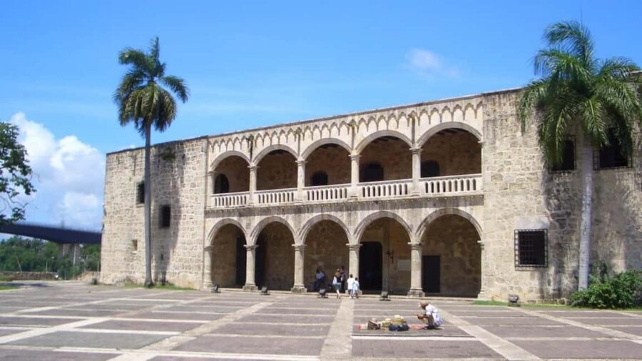 Zona Colonial: Recorrido Histórico con Chocolate y Mamajuana - Museum of the Royal Houses and Plaza España: Power, Faith, Columbus